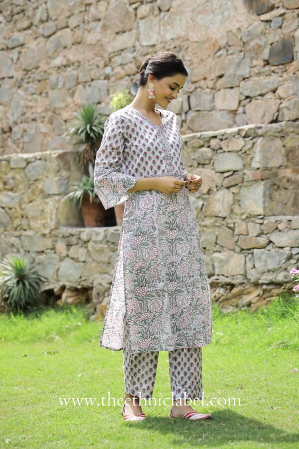 "Sakhi" Grey Hand block printed Cotton Kurta Pant Set(2 pc) - Image 3
