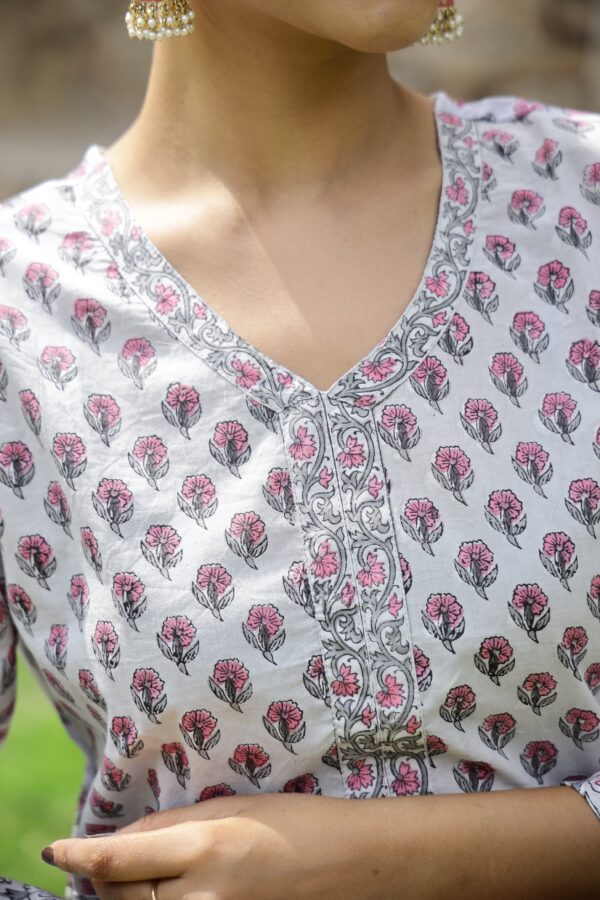 "Sakhi" Grey Hand block printed Cotton Kurta Pant Set(2 pc) - Image 6