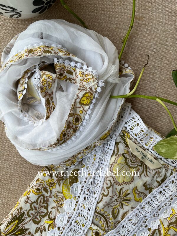 "Deeva' Laced Cotton Kurta Set(3pc) - Image 6