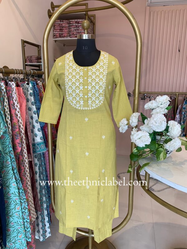 "Aabha" Embroidered Kurta with Pants (2pc) - Image 2