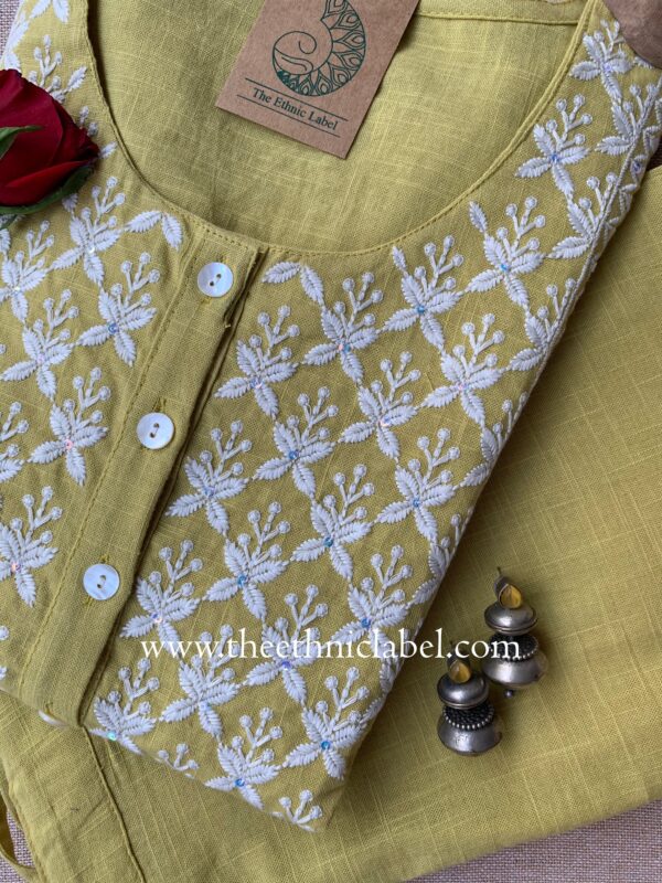 "Aabha" Embroidered Kurta with Pants (2pc) - Image 5