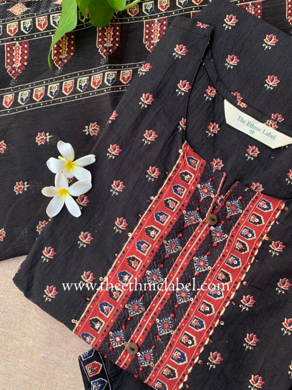 "Taraana" Jhanrokha Cotton Kurta Set(3pc) - Image 5