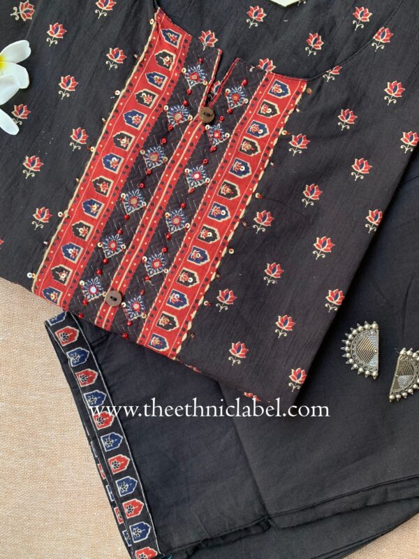 "Taraana" Jhanrokha Cotton Kurta Set(3pc) - Image 2