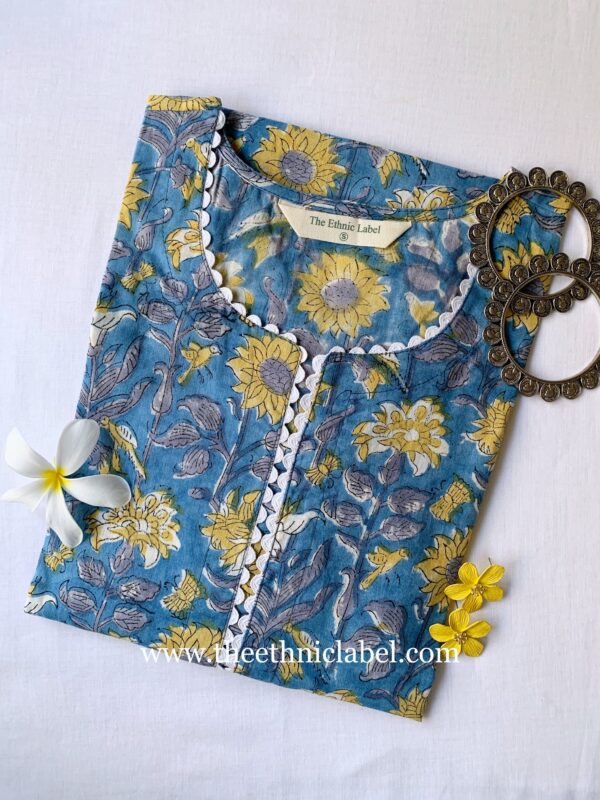 Blue Floral Bird Cotton Kurta - Image 3