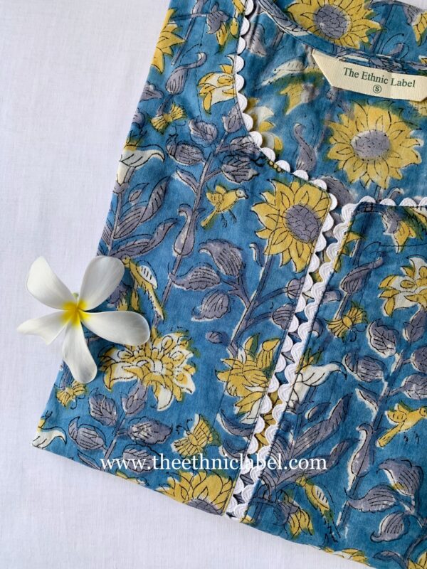Blue Floral Bird Cotton Kurta - Image 4