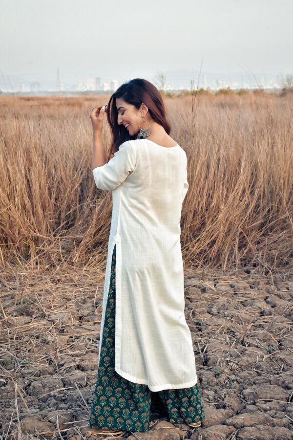 White hastkala kurta set - Image 5