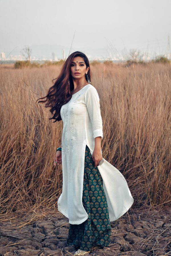 White hastkala kurta set - Image 2