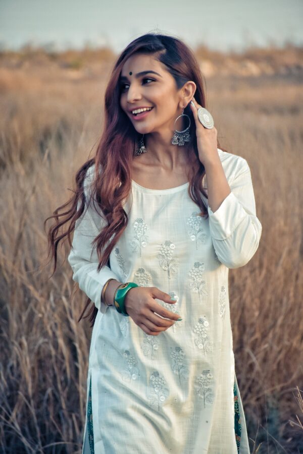 White hastkala kurta set - Image 3