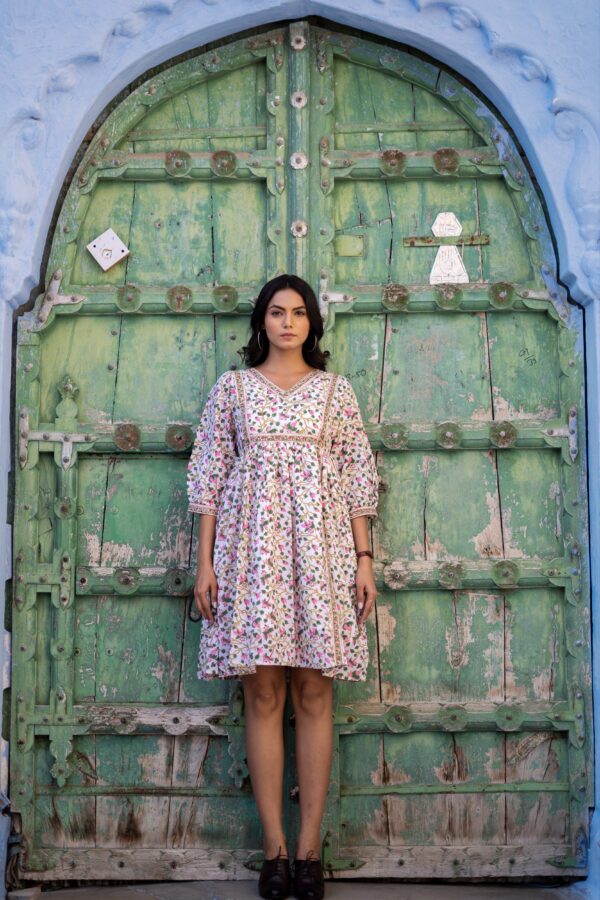 White Mughal ‘Marvel’ Hand Block Printed Cotton Dress - L - Image 2