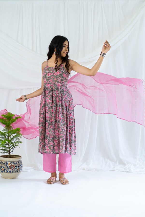 Pink & Olive 'Glamourous' Cotton Kurta Set - Image 3