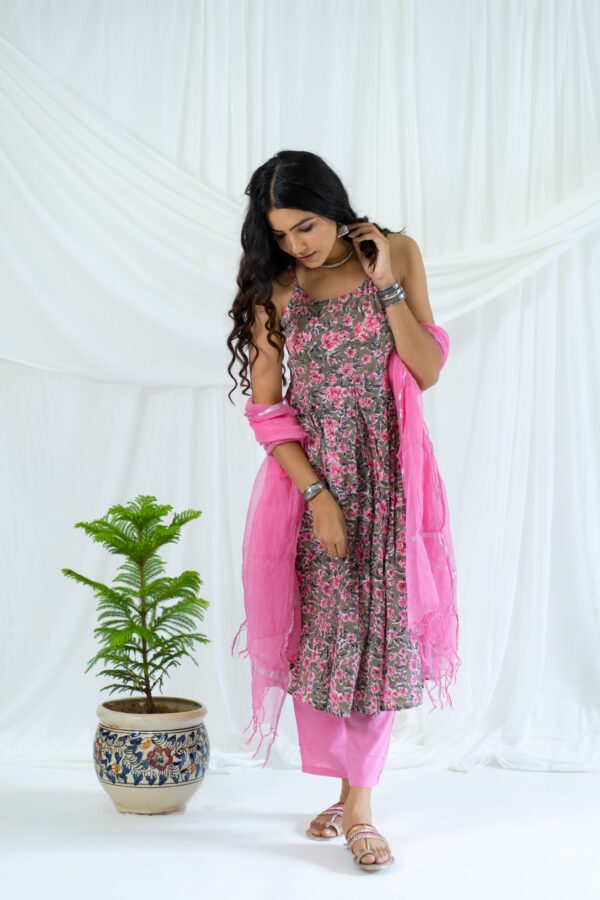 Pink & Olive 'Glamourous' Cotton Kurta Set - Image 7