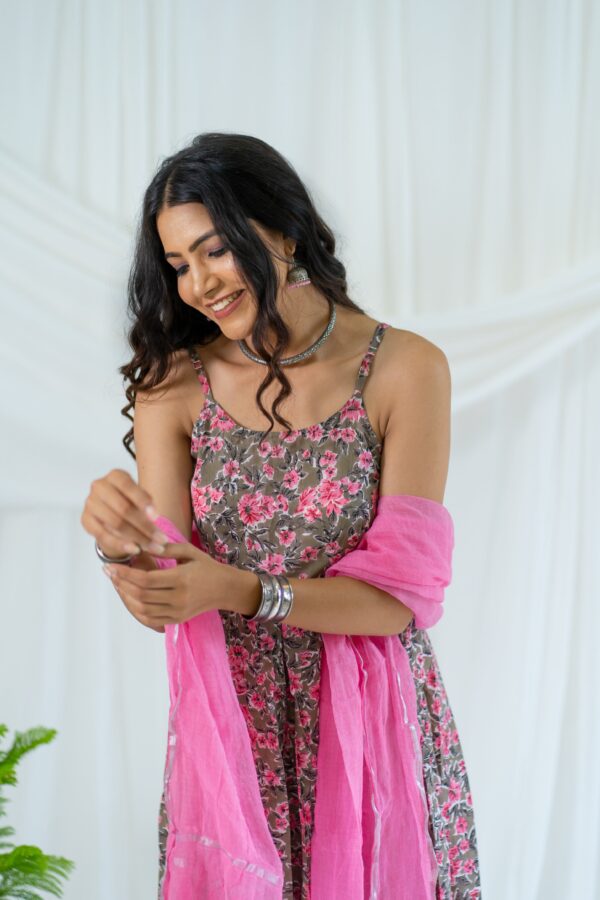 Pink & Olive 'Glamourous' Cotton Kurta Set - Image 2