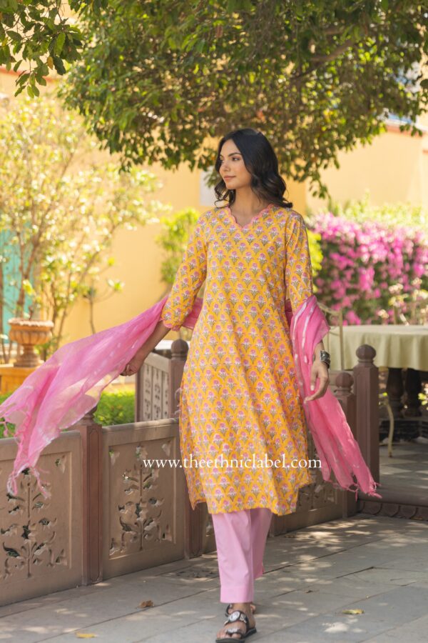 "Vihana" Hand Block Printed Scalloped Cotton kurta Set (3pc) - Image 4
