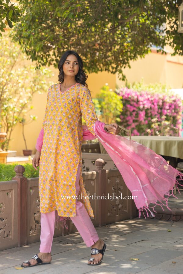 "Vihana" Hand Block Printed Scalloped Cotton kurta Set (3pc) - Image 5