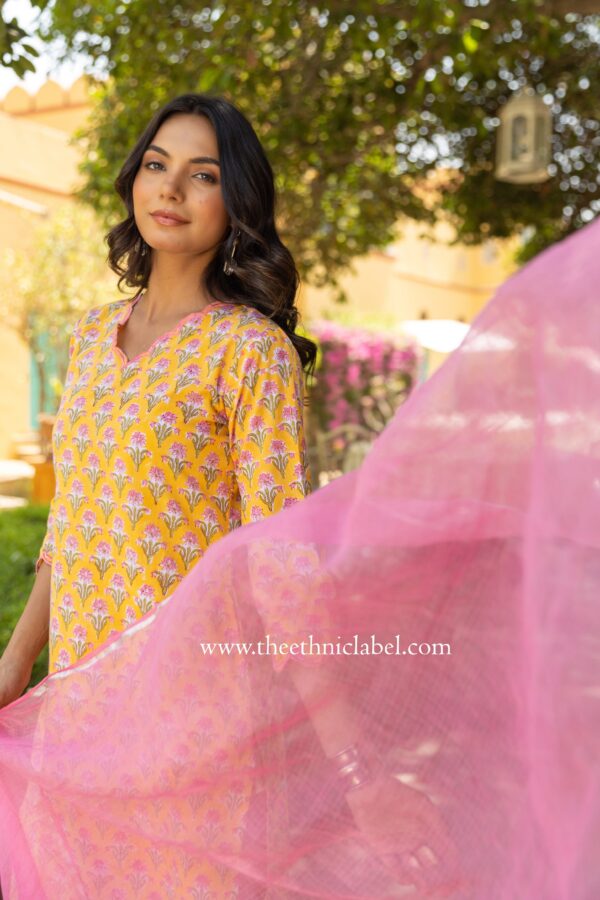 "Vihana" Hand Block Printed Scalloped Cotton kurta Set (3pc) - Image 3