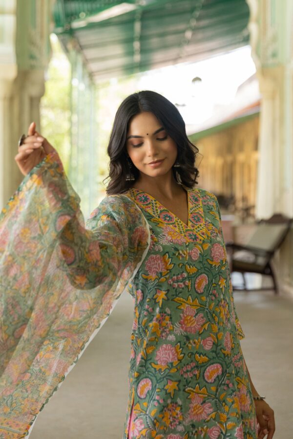 "Raani" Hand Block Printed Cotton Kurta Dupatta Set(2pc) - Image 6