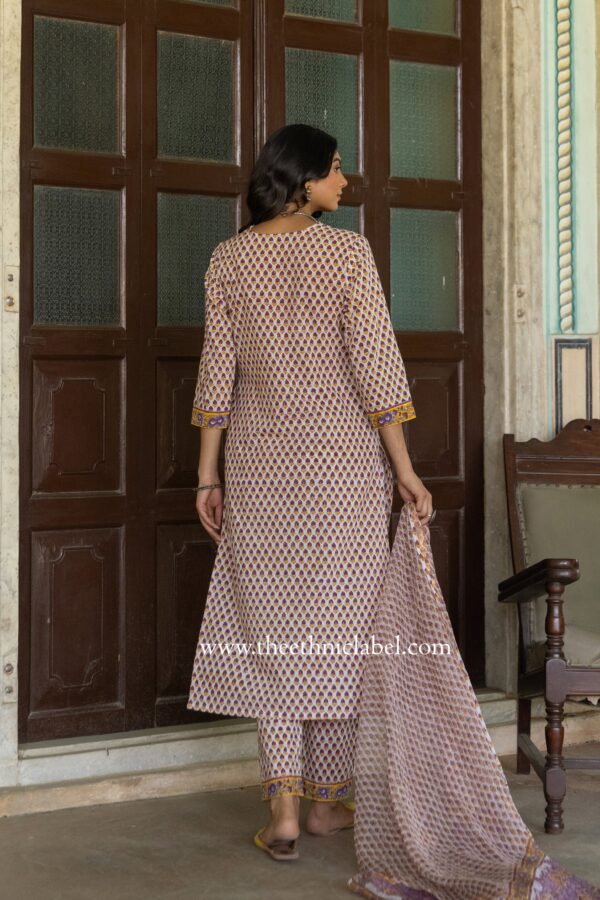 "Jannat" Cotton Kurta Set with Kota Doria Dupatta(3pc) - Image 3